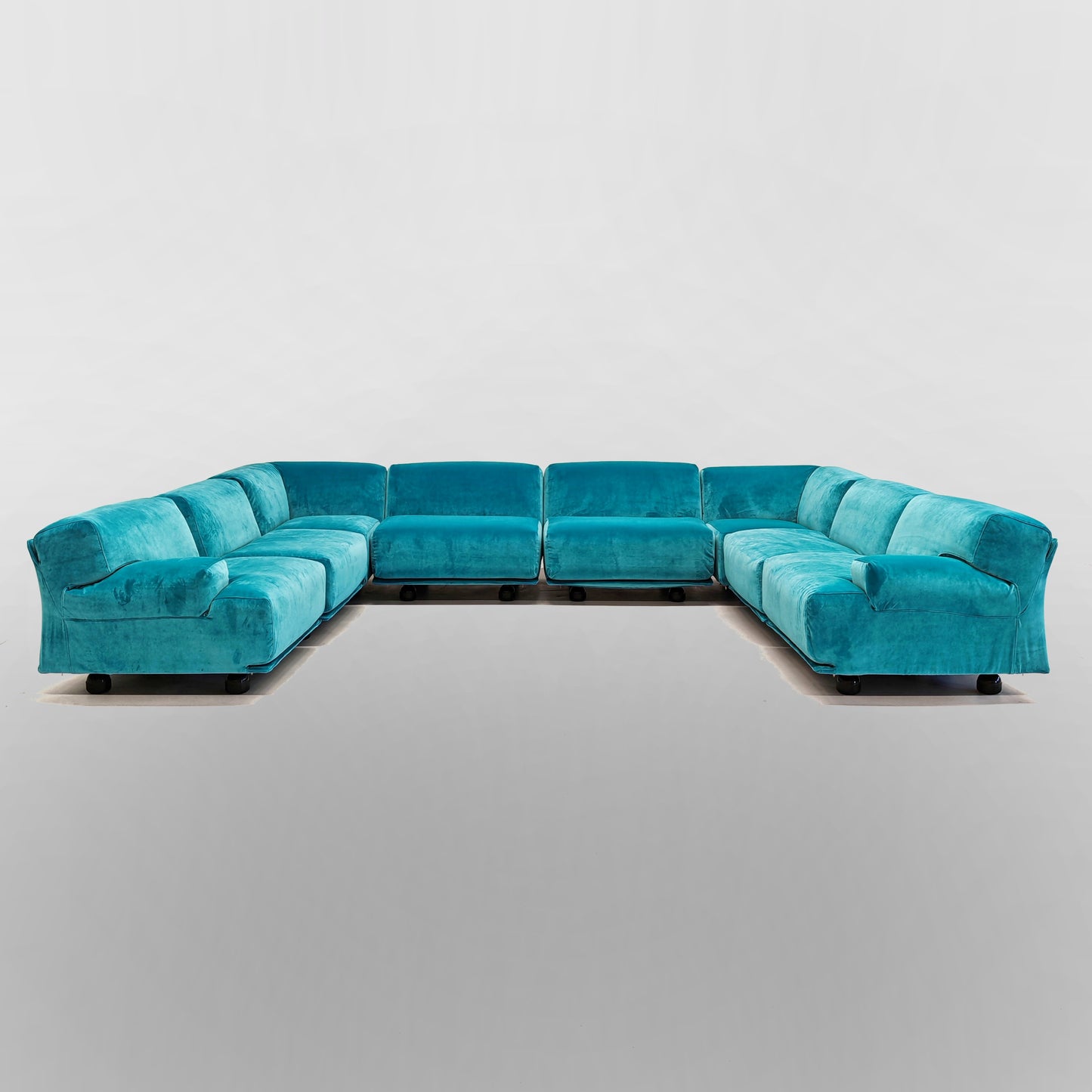 Divano modulare (8) velluto azzurro mod. Fiandra Vico Magistretti per Cassina anni 70/80