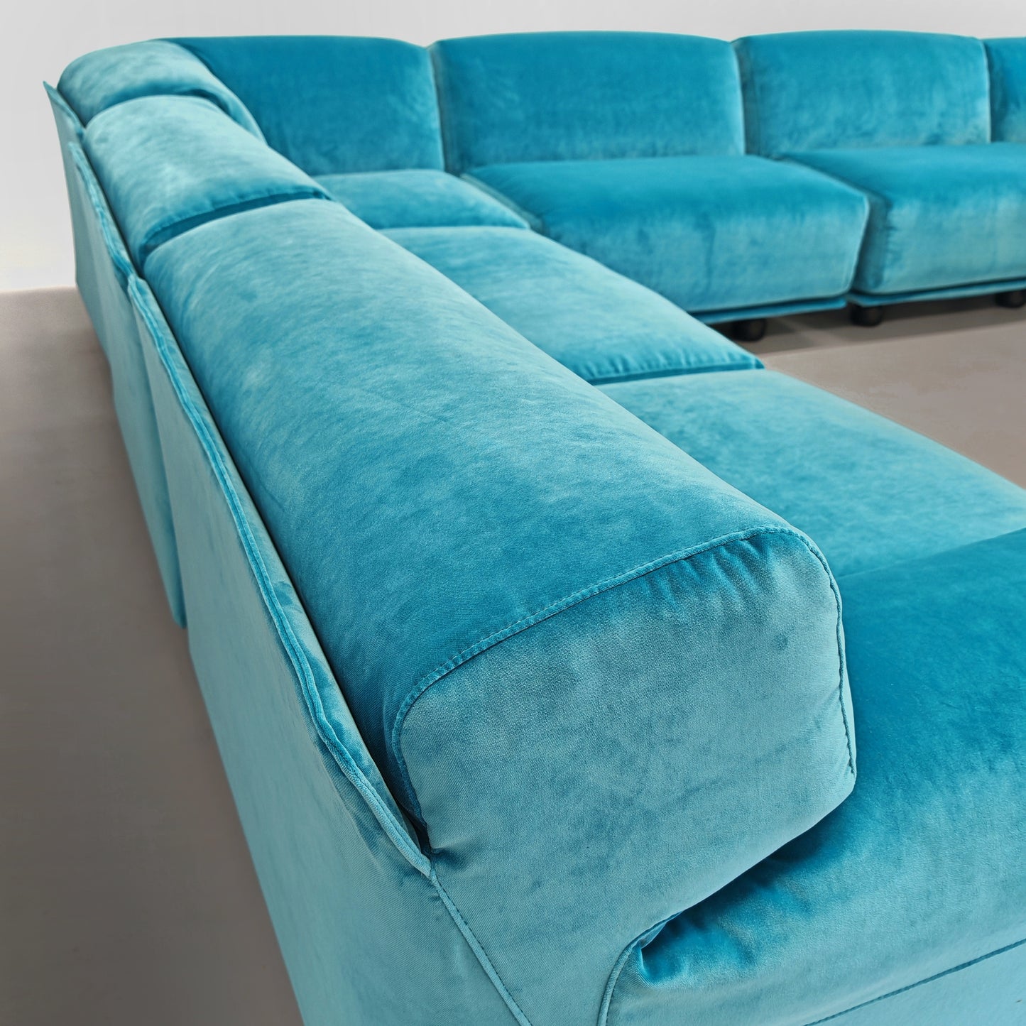 Divano modulare (8) velluto azzurro mod. Fiandra Vico Magistretti per Cassina anni 70/80