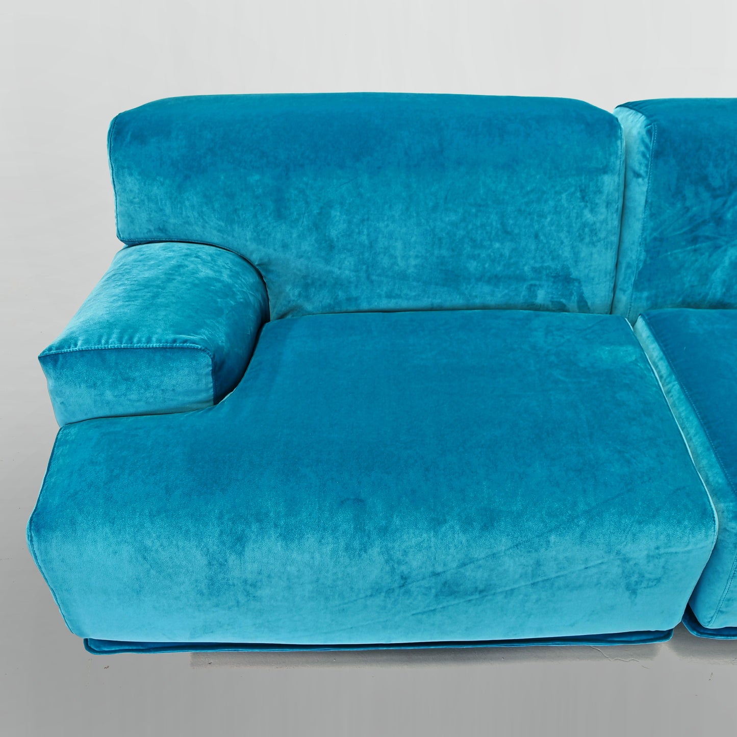 Divano modulare (8) velluto azzurro mod. Fiandra Vico Magistretti per Cassina anni 70/80