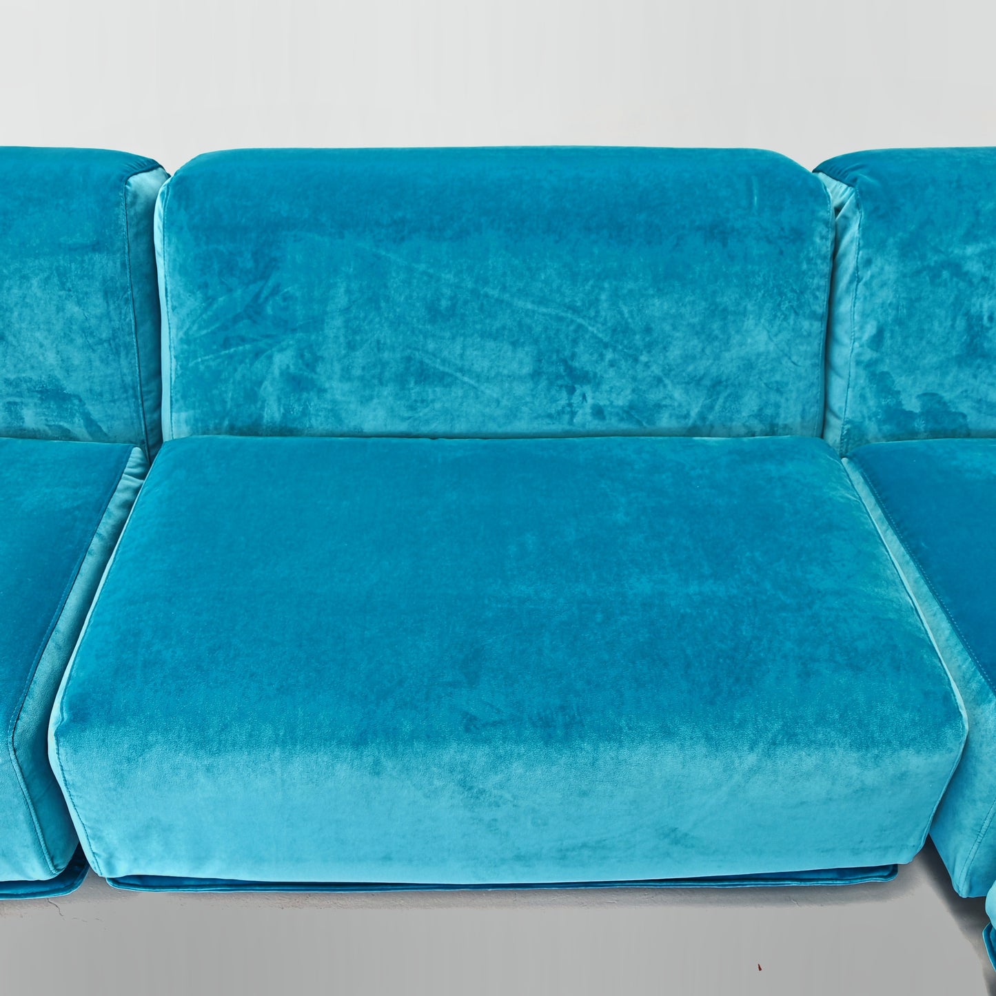 Divano modulare (8) velluto azzurro mod. Fiandra Vico Magistretti per Cassina anni 70/80