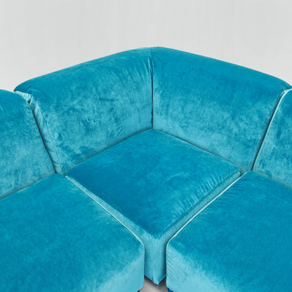 Divano modulare (8) velluto azzurro mod. Fiandra Vico Magistretti per Cassina anni 70/80