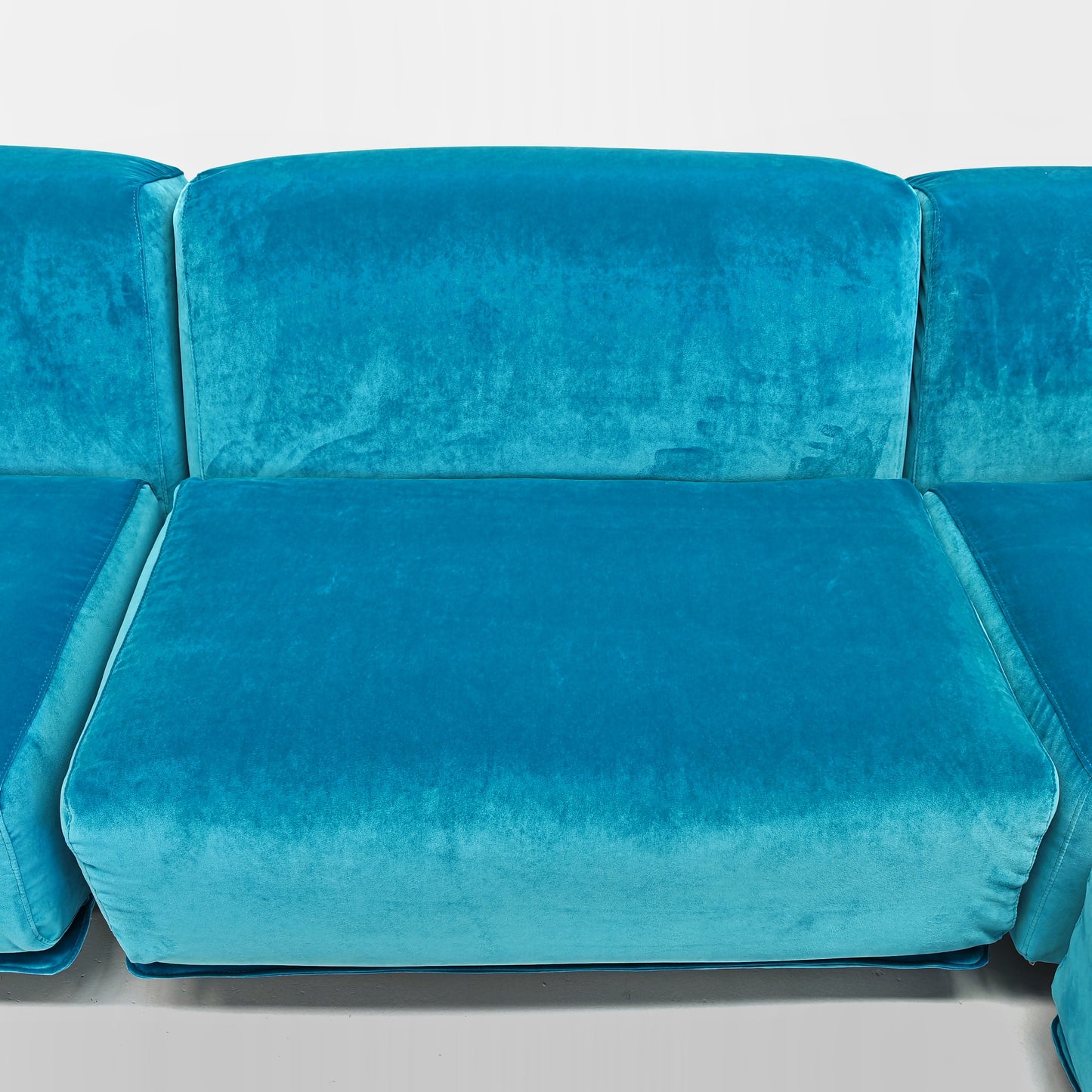 Divano modulare (8) velluto azzurro mod. Fiandra Vico Magistretti per Cassina anni 70/80