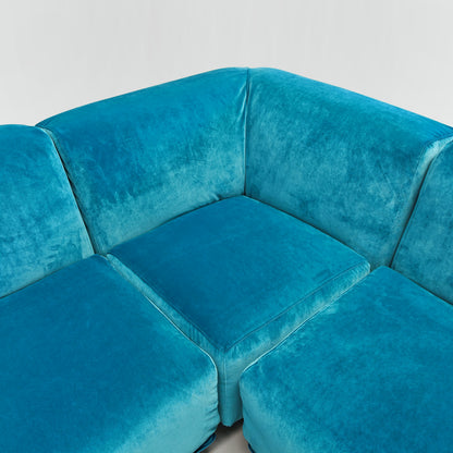 Divano modulare (8) velluto azzurro mod. Fiandra Vico Magistretti per Cassina anni 70/80