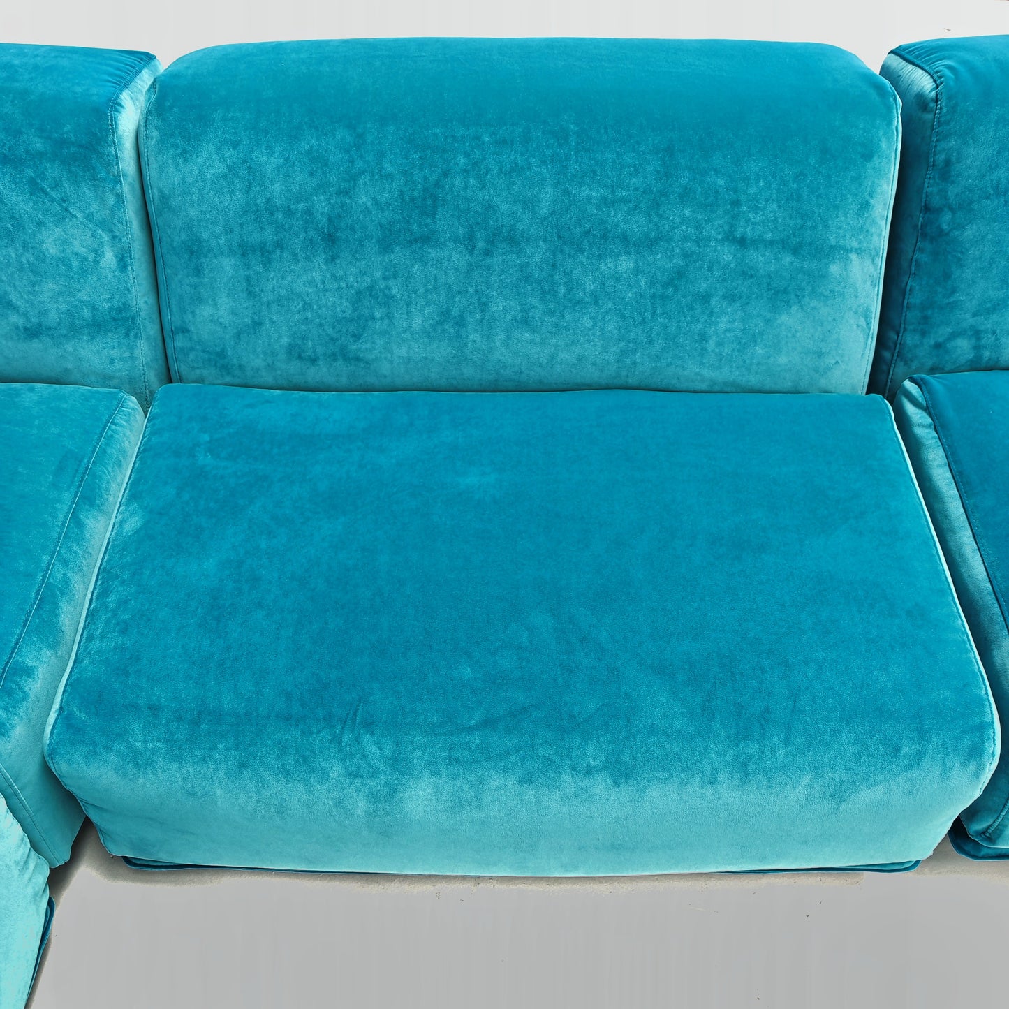 Divano modulare (8) velluto azzurro mod. Fiandra Vico Magistretti per Cassina anni 70/80