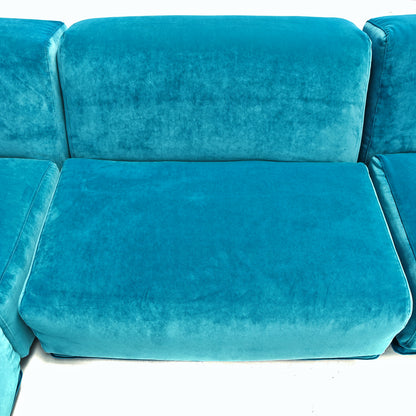 Canapé modulable (5) en velours bleu, modèle Fiandra de V. Magistretti pour Cassina, années 70/80