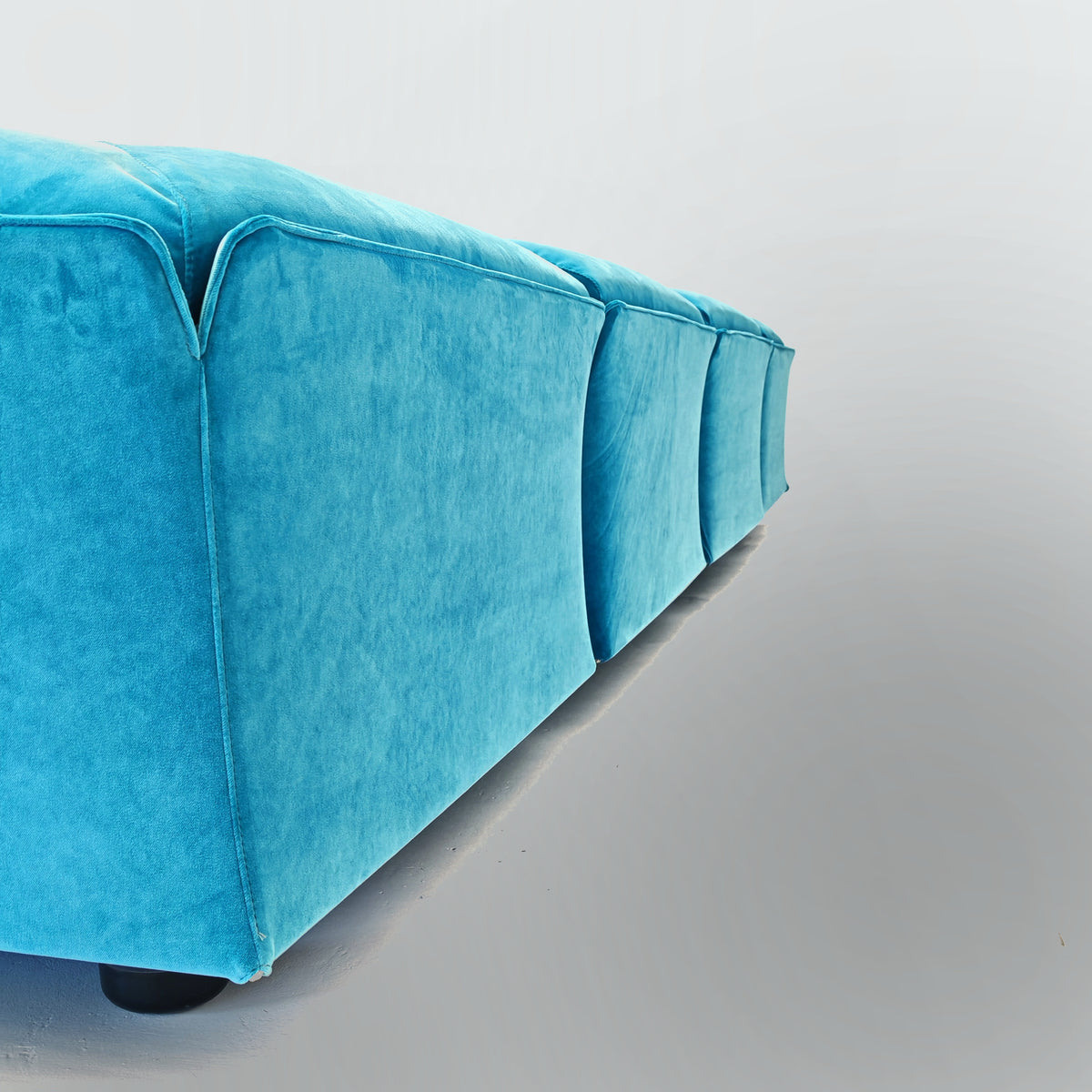 Divano modulare (8) velluto azzurro mod. Fiandra Vico Magistretti per Cassina anni 70/80