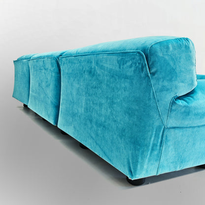 Divano modulare (8) velluto azzurro mod. Fiandra Vico Magistretti per Cassina anni 70/80