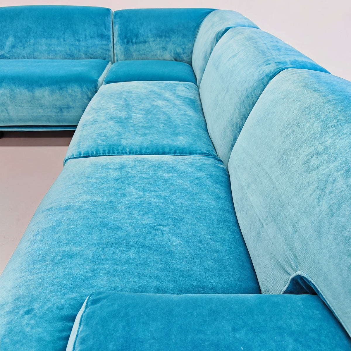 Divano modulare (8) velluto azzurro mod. Fiandra Vico Magistretti per Cassina anni 70/80