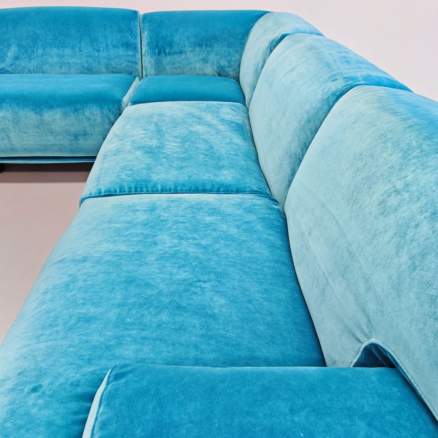 Divano modulare (8) velluto azzurro mod. Fiandra Vico Magistretti per Cassina anni 70/80