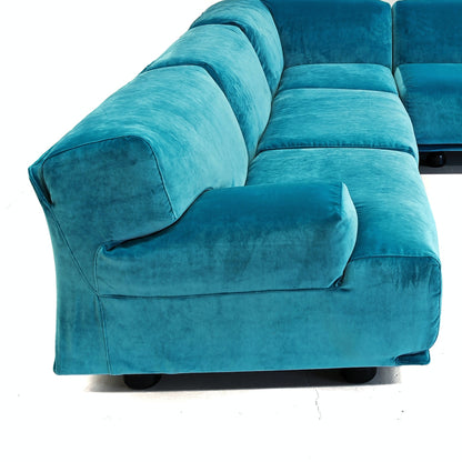 Canapé modulable (5) en velours bleu, modèle Fiandra de V. Magistretti pour Cassina, années 70/80