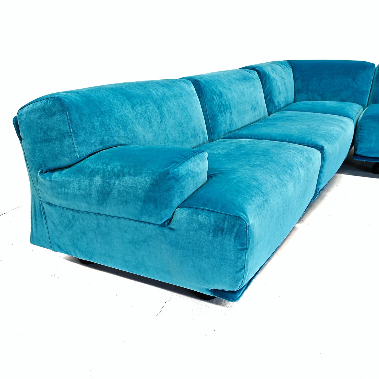Divano componibile (5) in velluto Azzurro modello Fiandra V. Magistretti per Cassina anni 70/80