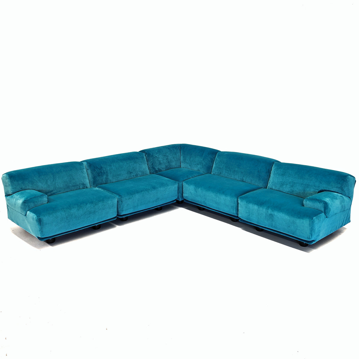 Canapé modulable (5) en velours bleu, modèle Fiandra de V. Magistretti pour Cassina, années 70/80