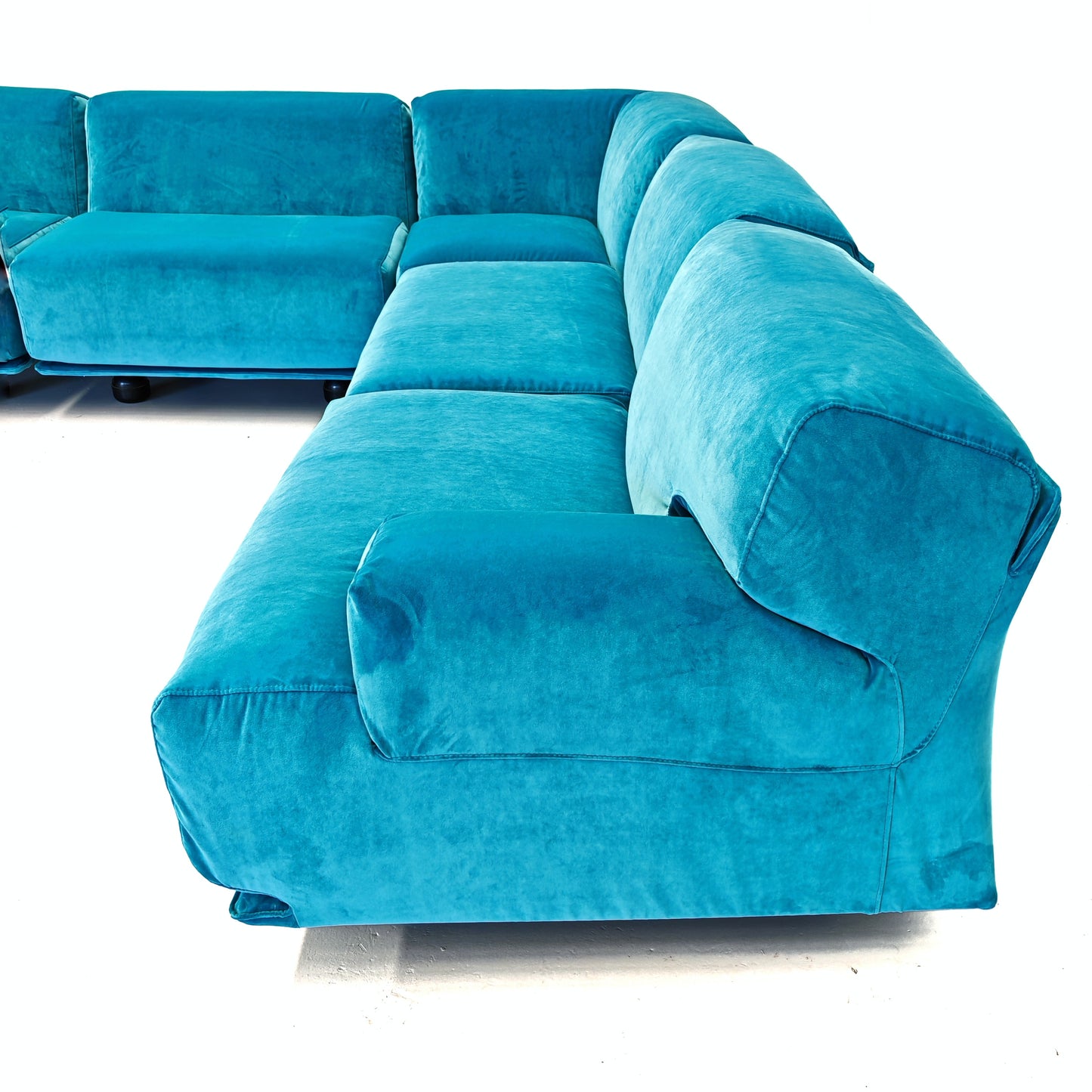 Divano componibile (5) in velluto Azzurro modello Fiandra V. Magistretti per Cassina anni 70/80
