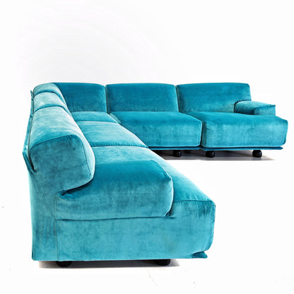 Canapé modulable (5) en velours bleu, modèle Fiandra de V. Magistretti pour Cassina, années 70/80