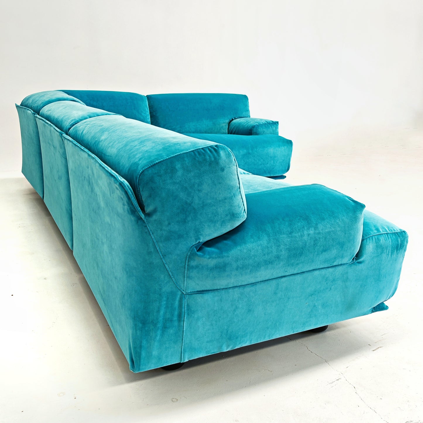 Divano modulare (4) velluto azzurro mod. Fiandra Vico Magistretti per Cassina anni 70/80