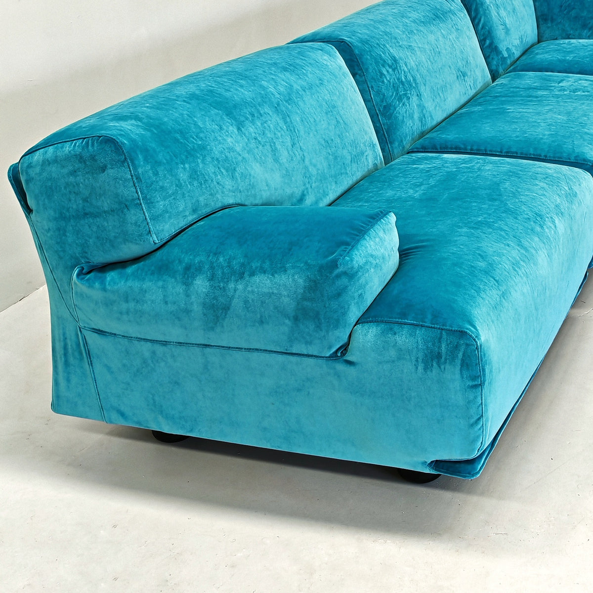 Divano modulare (4) velluto azzurro mod. Fiandra Vico Magistretti per Cassina anni 70/80