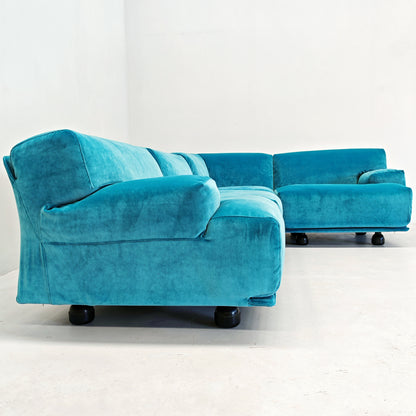 Divano modulare (4) velluto azzurro mod. Fiandra Vico Magistretti per Cassina anni 70/80