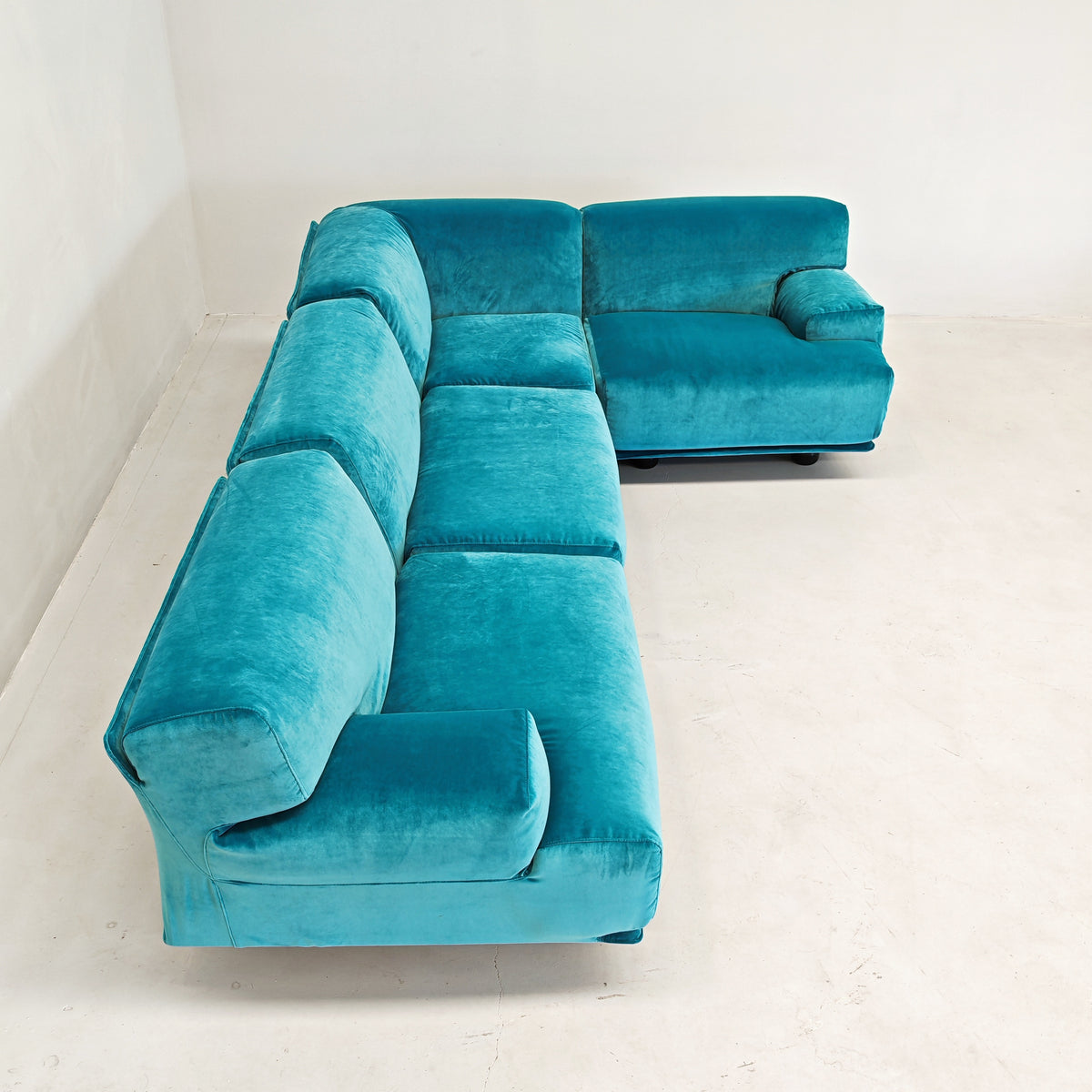 Divano modulare (4) velluto azzurro mod. Fiandra Vico Magistretti per Cassina anni 70/80