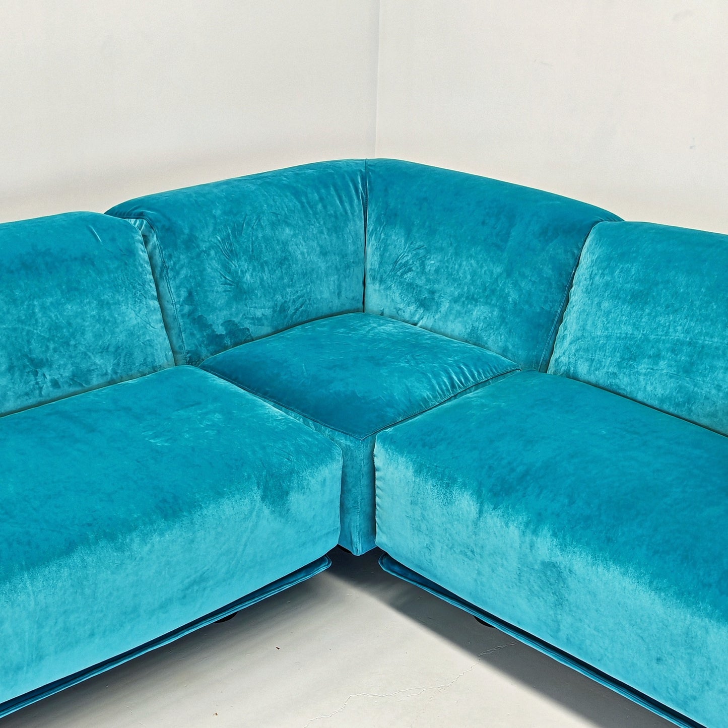 Divano modulare (4) velluto azzurro mod. Fiandra Vico Magistretti per Cassina anni 70/80