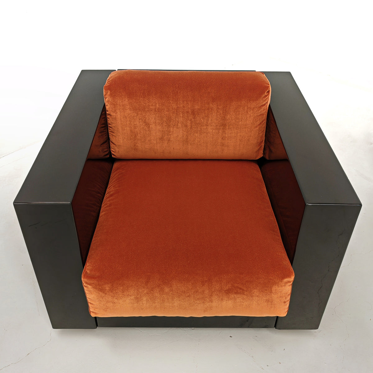 Paire de fauteuils Saratoga laqués noirs en velours couleur brique rouille, années 70, dessinés par Vignelli pour Poltronova