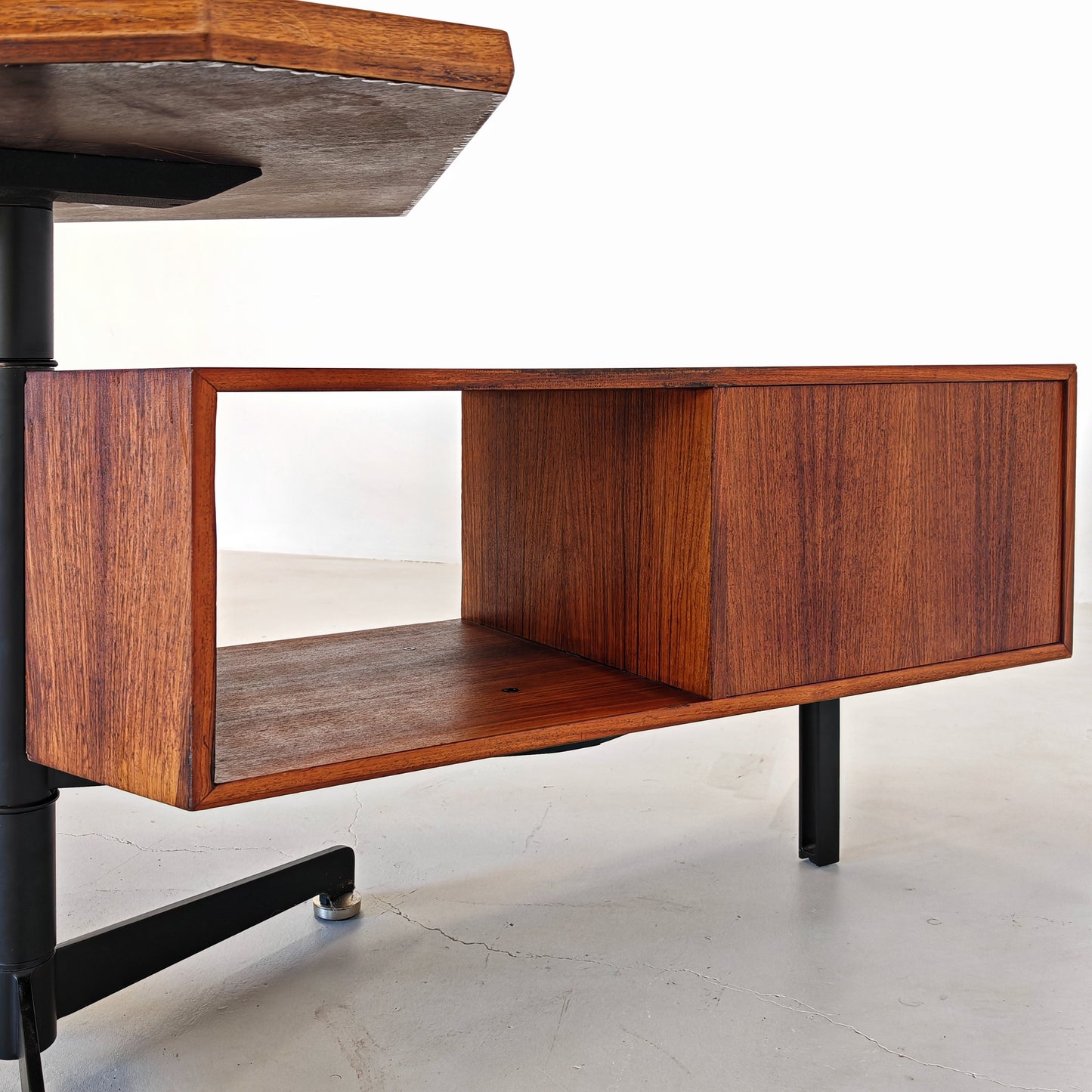 Scrivania direzionale Boomerang O. Borsani per Tecno anni 60