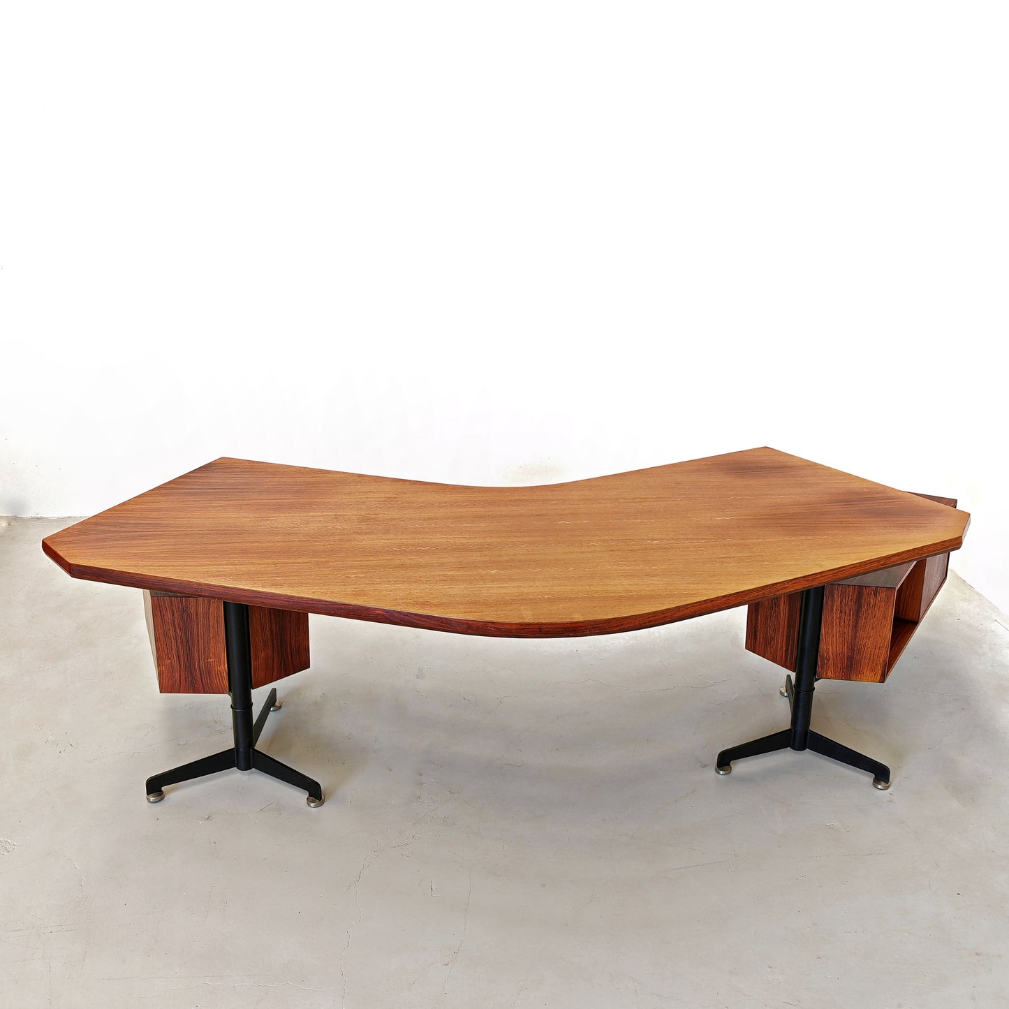 Scrivania direzionale Boomerang O. Borsani per Tecno anni 60