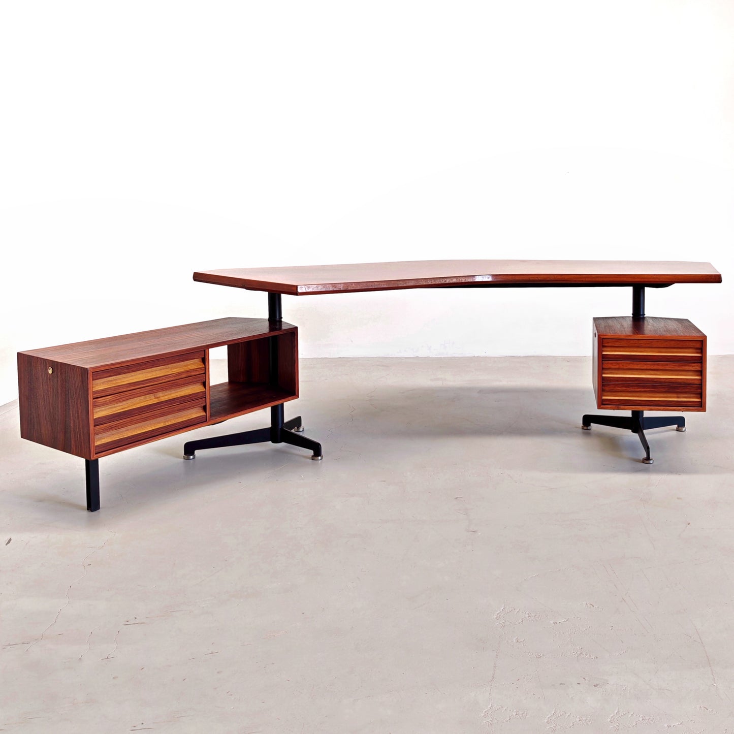 Scrivania direzionale Boomerang O. Borsani per Tecno anni 60