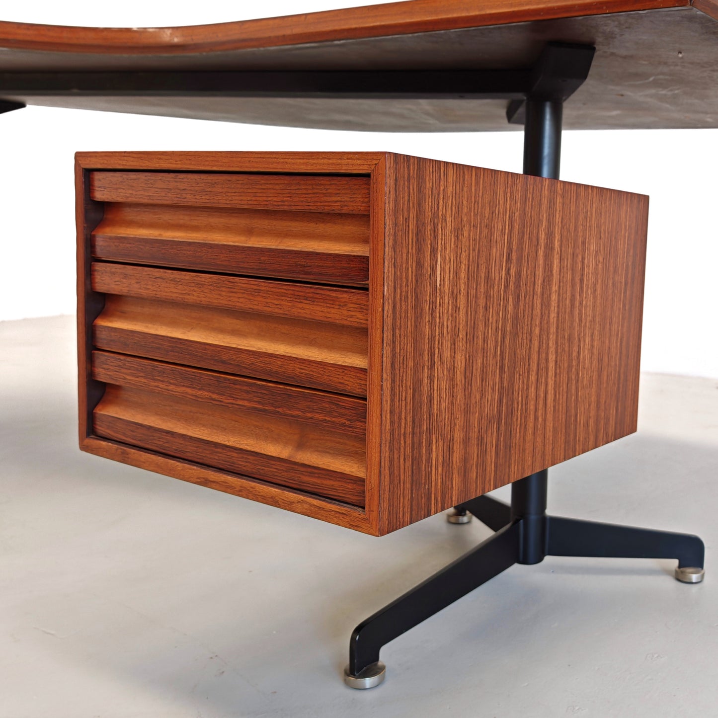 Scrivania direzionale Boomerang O. Borsani per Tecno anni 60