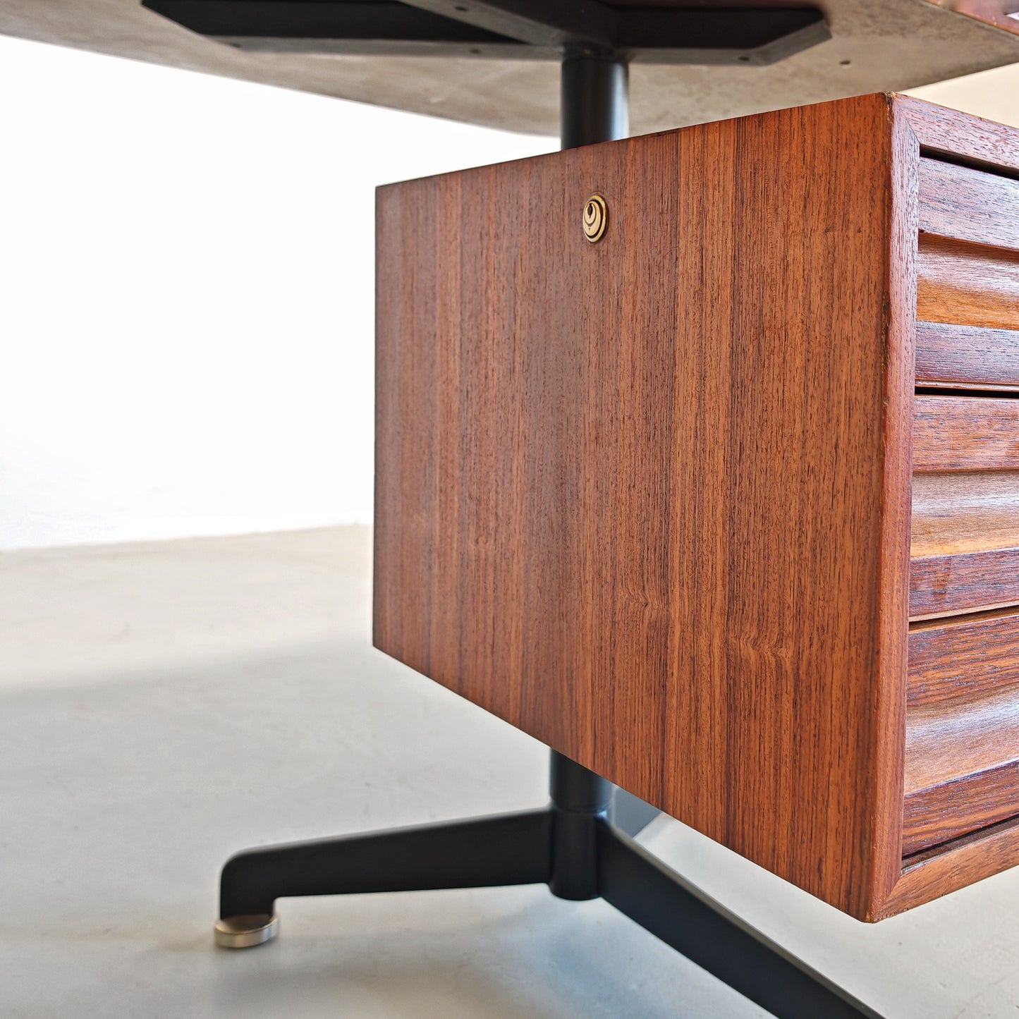 Scrivania direzionale Boomerang O. Borsani per Tecno anni 60