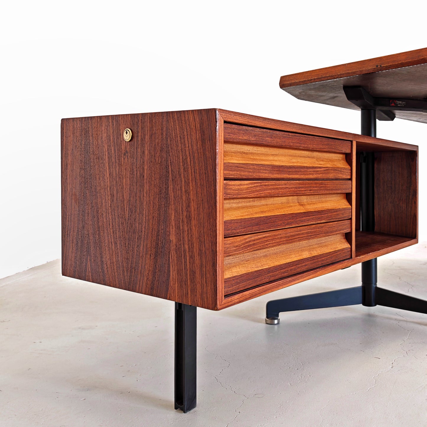 Scrivania direzionale Boomerang O. Borsani per Tecno anni 60