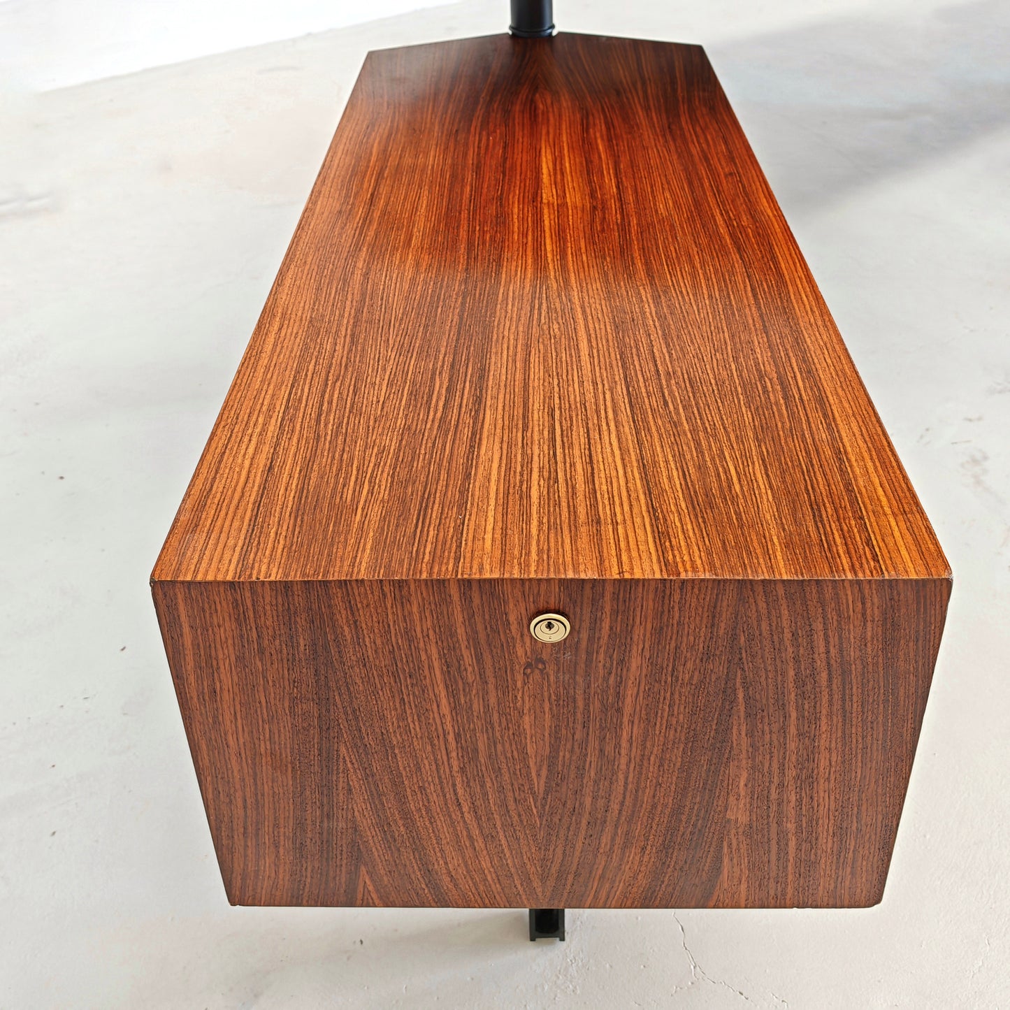 Scrivania direzionale Boomerang O. Borsani per Tecno anni 60