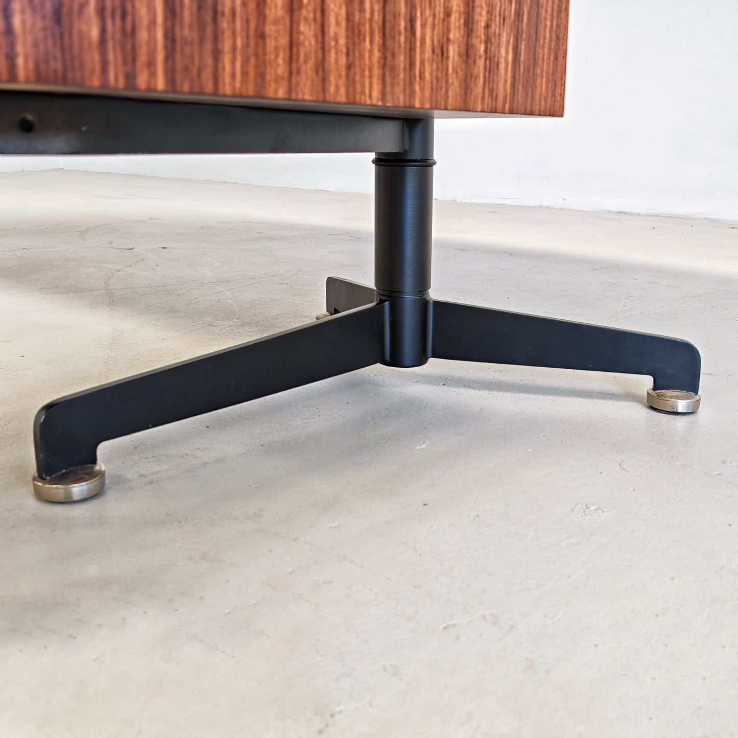 Scrivania direzionale Boomerang O. Borsani per Tecno anni 60