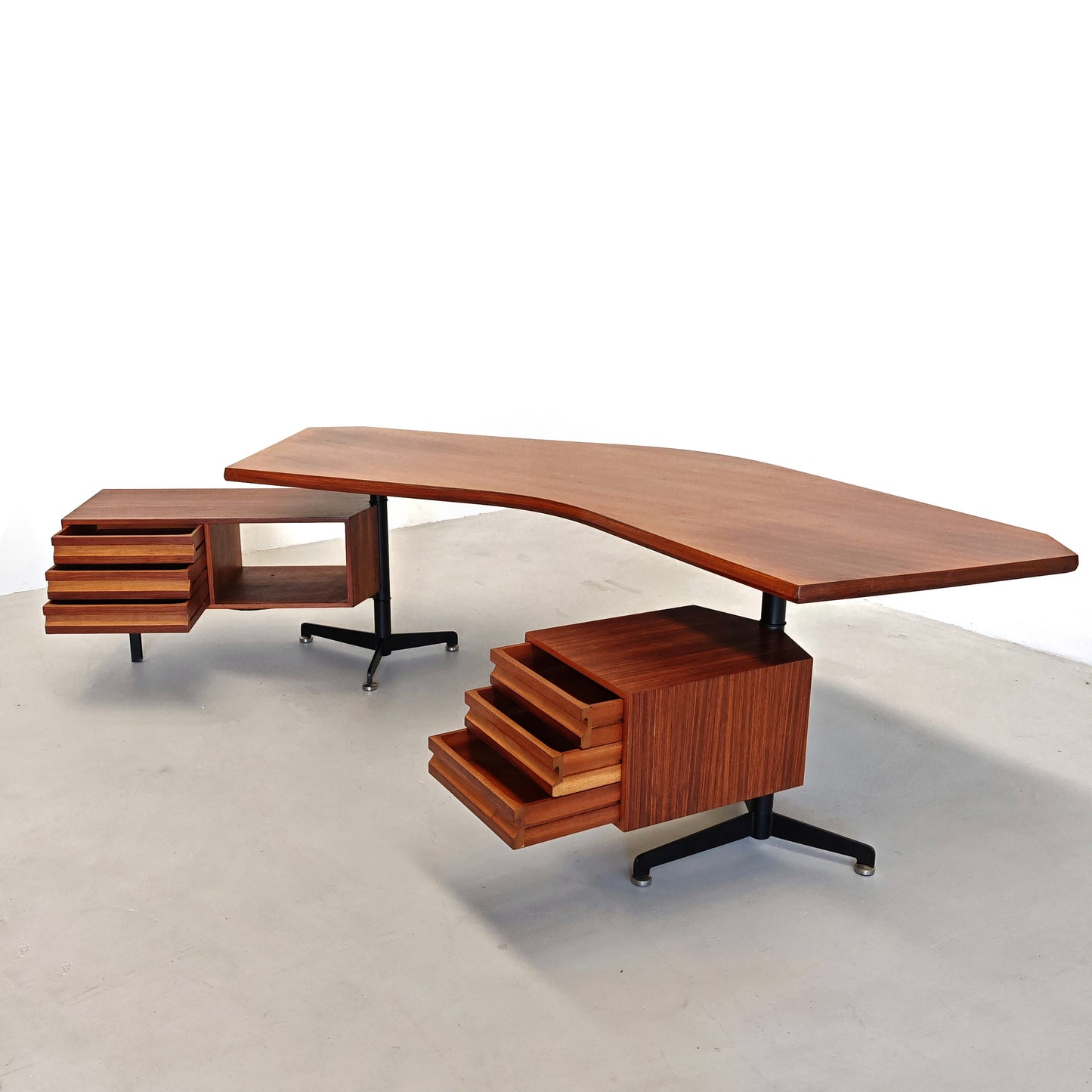 Scrivania direzionale Boomerang O. Borsani per Tecno anni 60