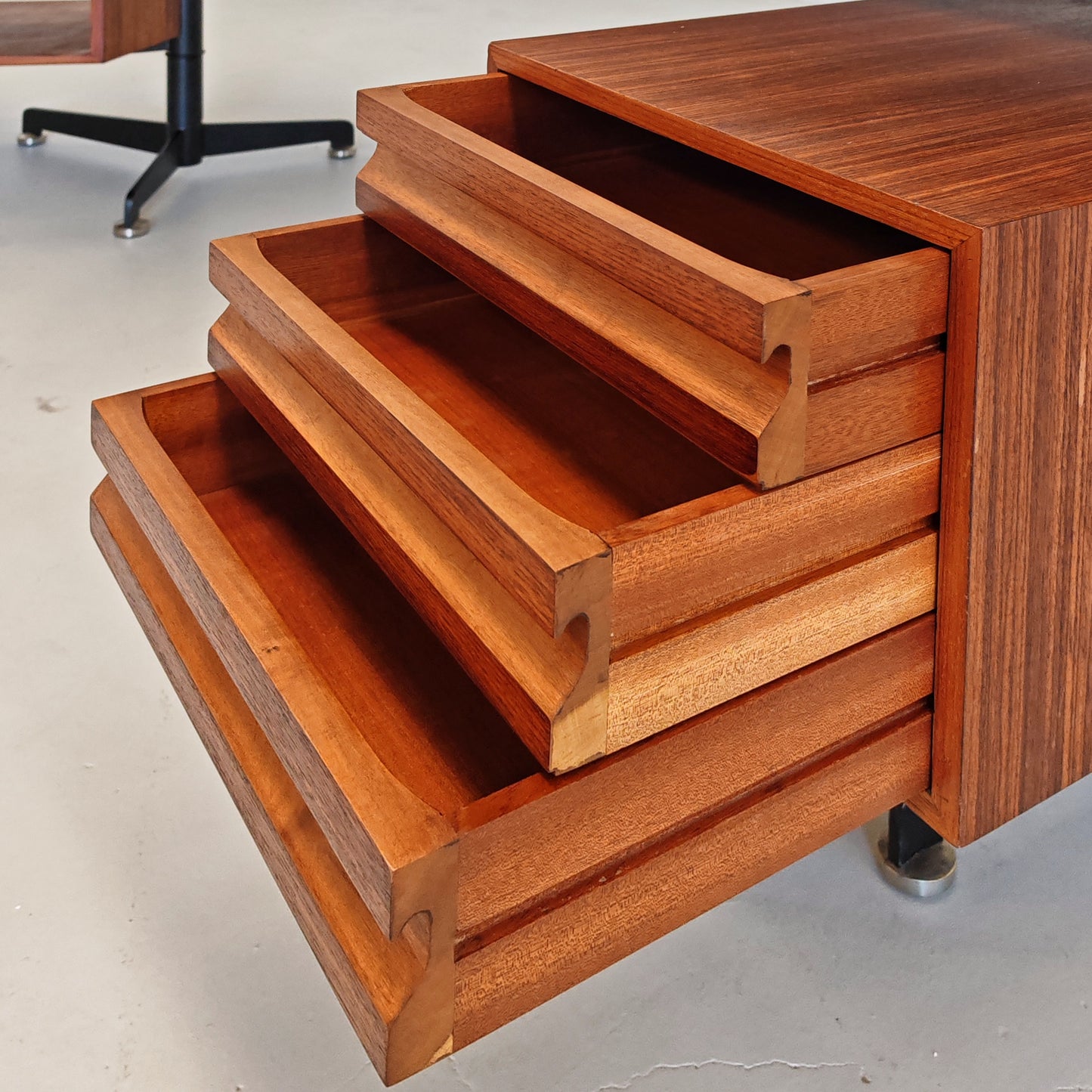 Scrivania direzionale Boomerang O. Borsani per Tecno anni 60