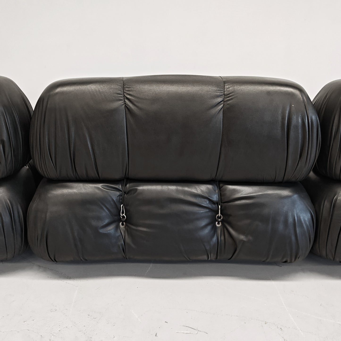 Divano in pelle nera "Camaleonda" Mario Bellini per C&B B&B Italia Anni 70