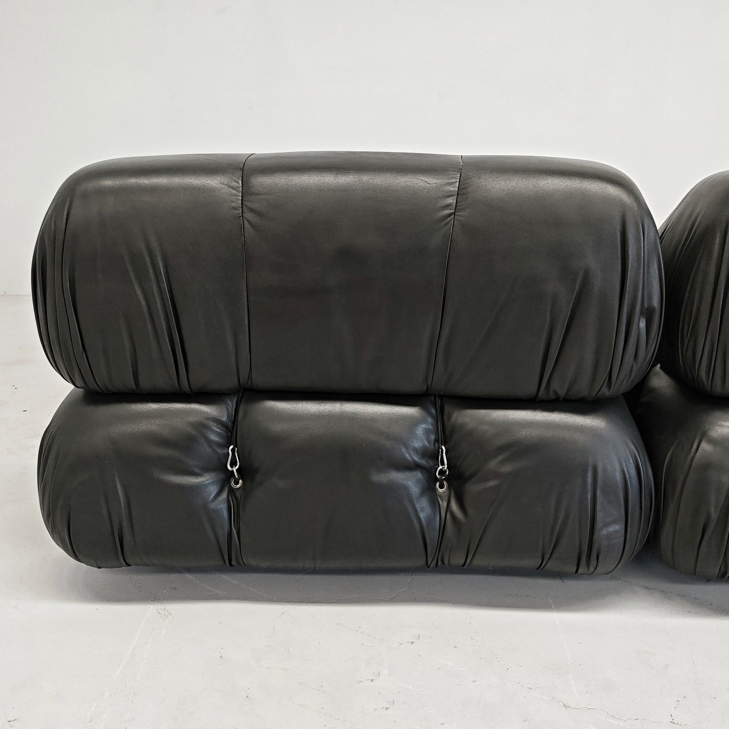 Divano in pelle nera "Camaleonda" Mario Bellini per C&B B&B Italia Anni 70