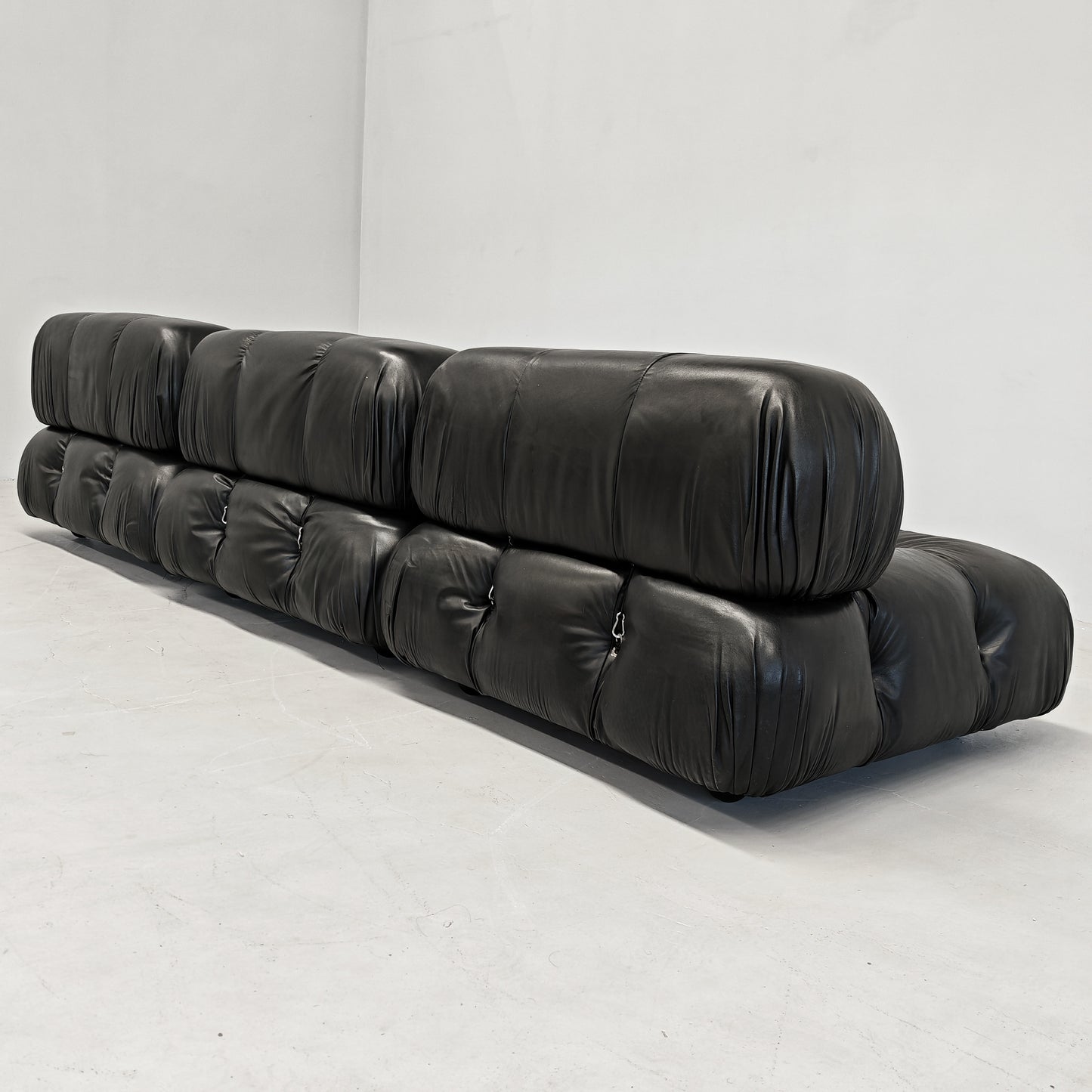 Divano in pelle nera "Camaleonda" Mario Bellini per C&B B&B Italia Anni 70