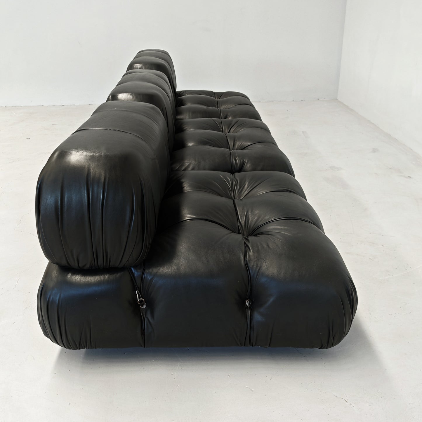 Divano in pelle nera "Camaleonda" Mario Bellini per C&B B&B Italia Anni 70