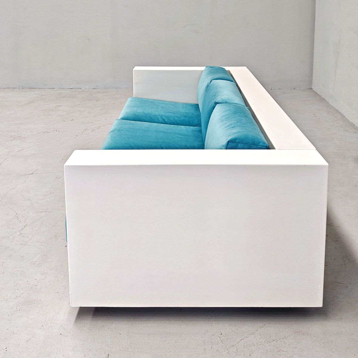 Divano in velluto azzurro Saratoga, Lella e Massimo Vignelli per Poltronova anni 60