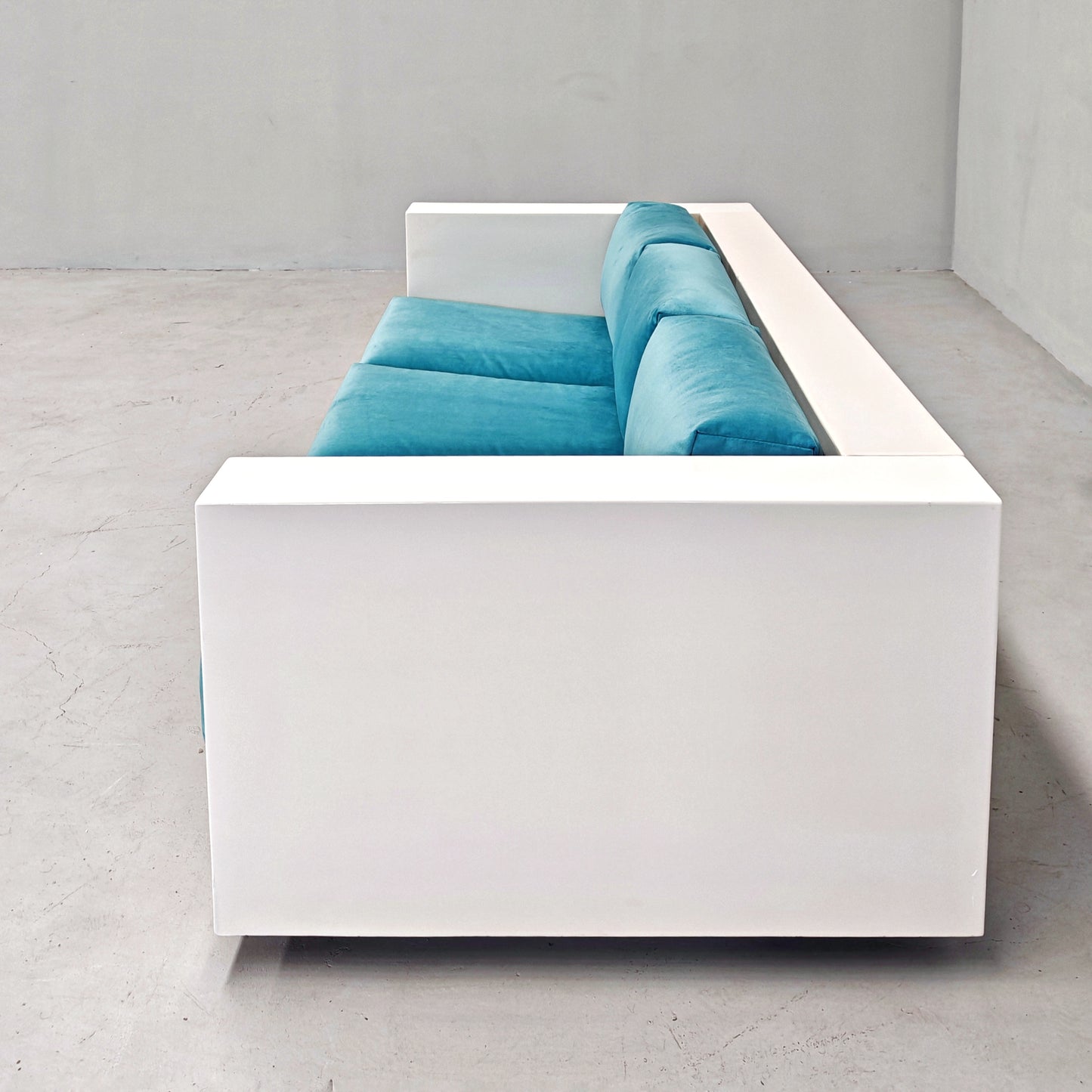 Divano in velluto azzurro Saratoga, Lella e Massimo Vignelli per Poltronova anni 60