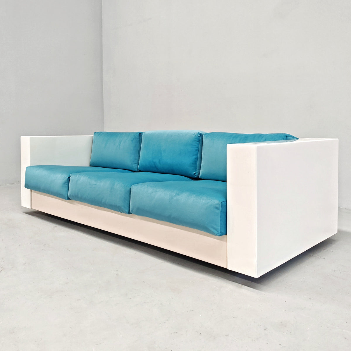 Divano in velluto azzurro Saratoga, Lella e Massimo Vignelli per Poltronova anni 60