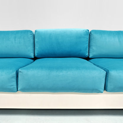 Divano in velluto azzurro Saratoga, Lella e Massimo Vignelli per Poltronova anni 60