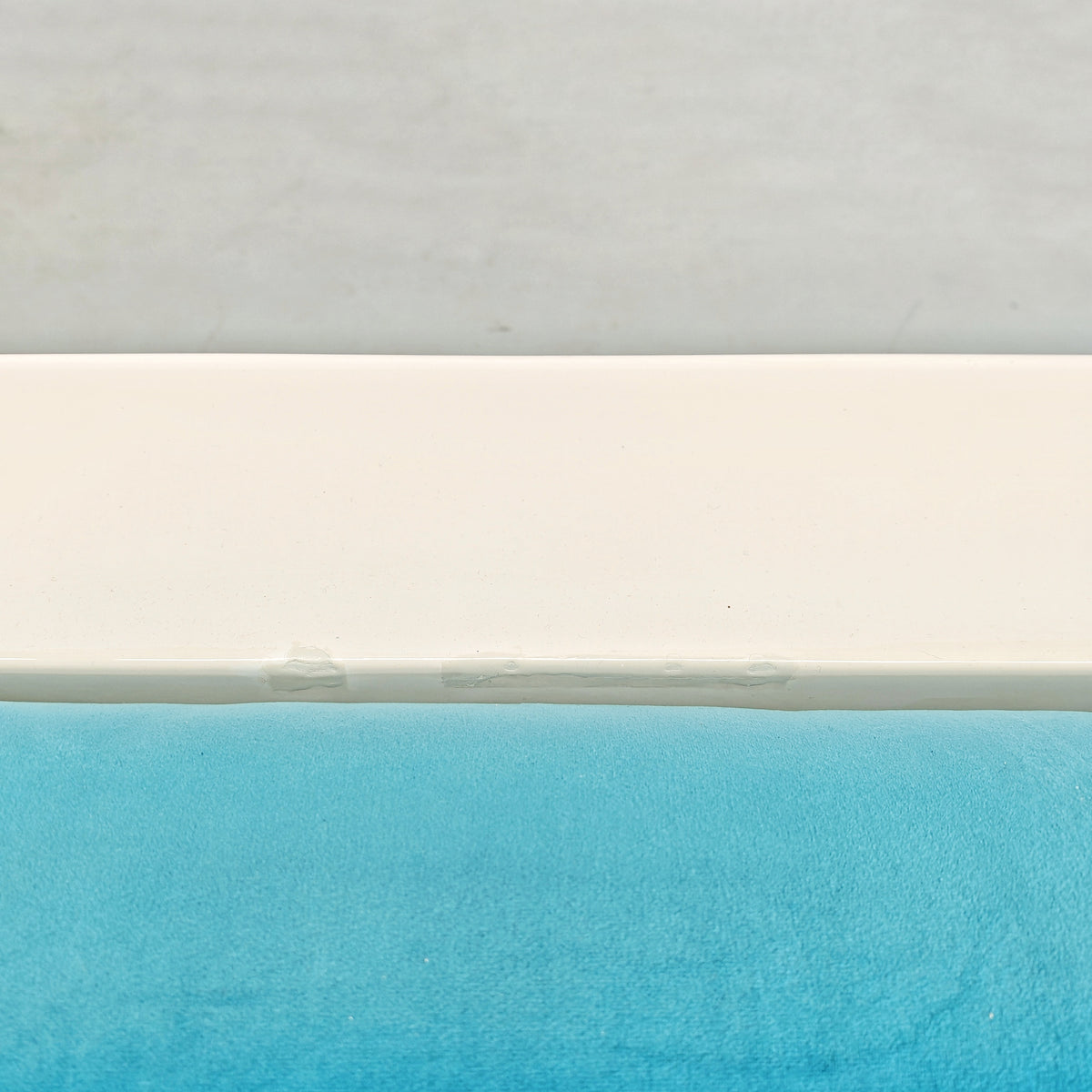 Divano in velluto azzurro Saratoga, Lella e Massimo Vignelli per Poltronova anni 60