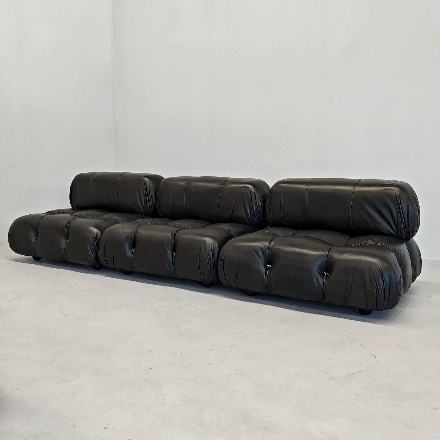Divano in pelle nera "Camaleonda" Mario Bellini per C&B B&B Italia Anni 70