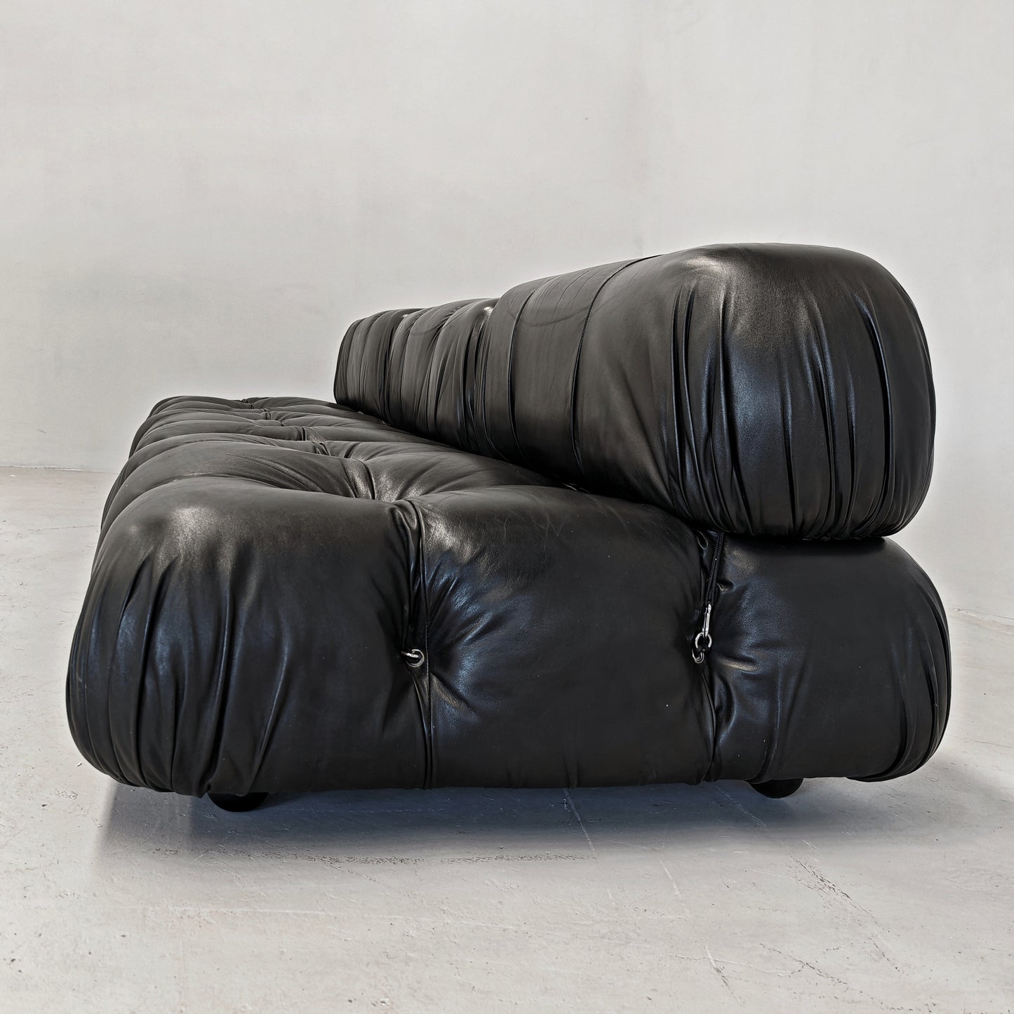 Divano in pelle nera "Camaleonda" Mario Bellini per C&B B&B Italia Anni 70