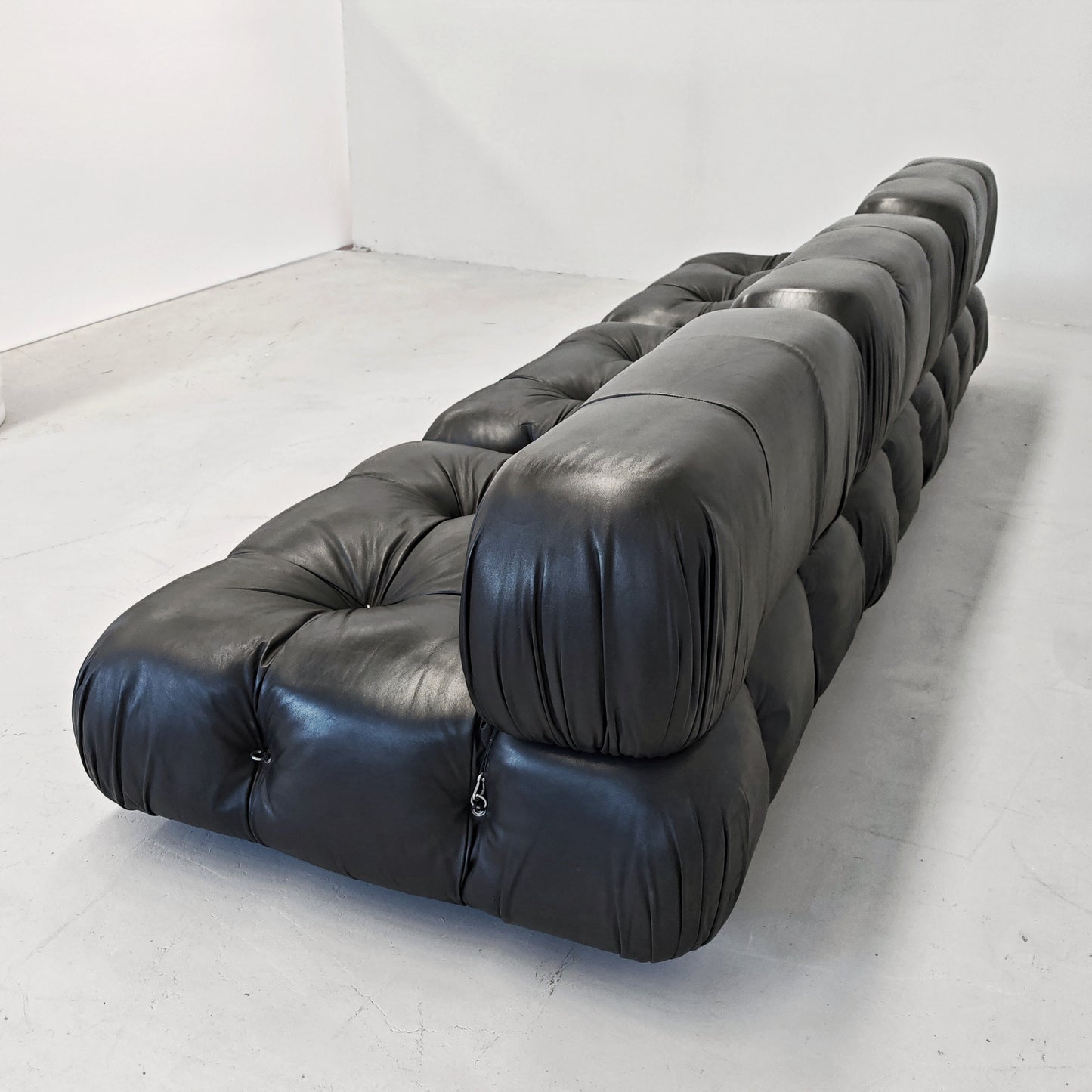 Divano in pelle nera "Camaleonda" Mario Bellini per C&B B&B Italia Anni 70