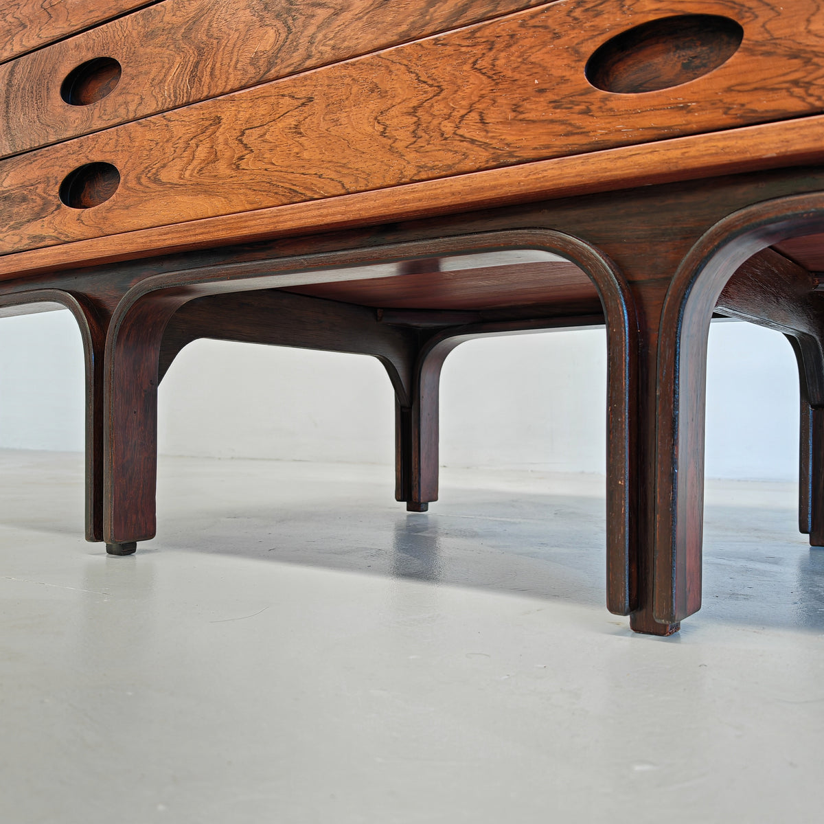 Comò cassettiera in legno G. Frattini per Bernini anni 50