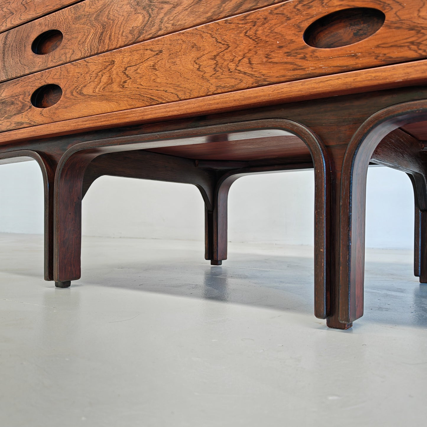 Comò cassettiera in legno G. Frattini per Bernini anni 50