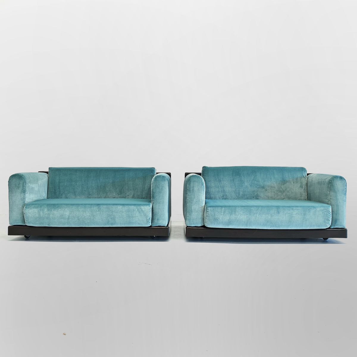 Paire de fauteuils en velours bleu ciel mod. « Gradual » Cini Boeri pour Gavina années 70