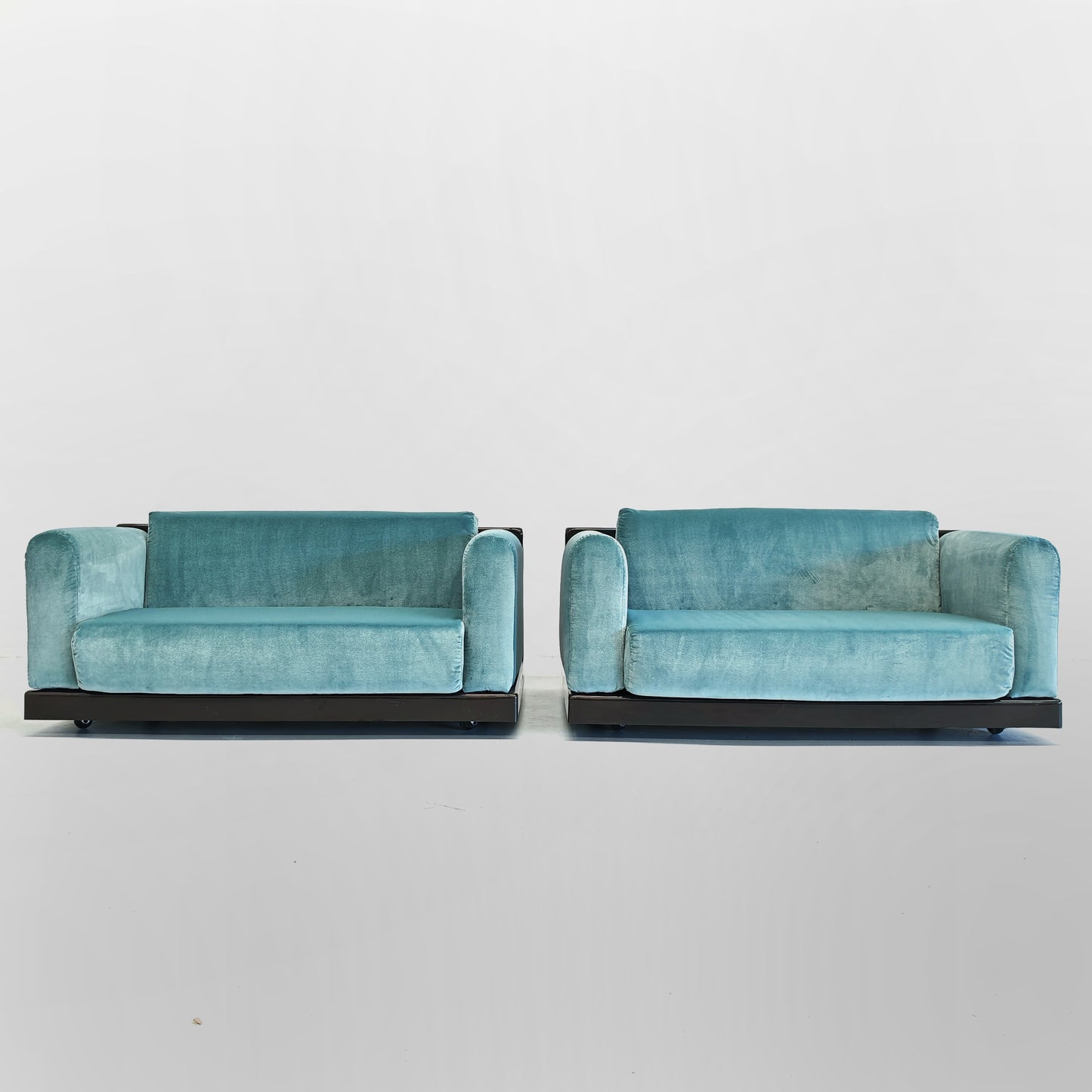 Coppia di poltrone in velluto celeste mod. "Gradual" Cini Boeri per Gavina anni 70